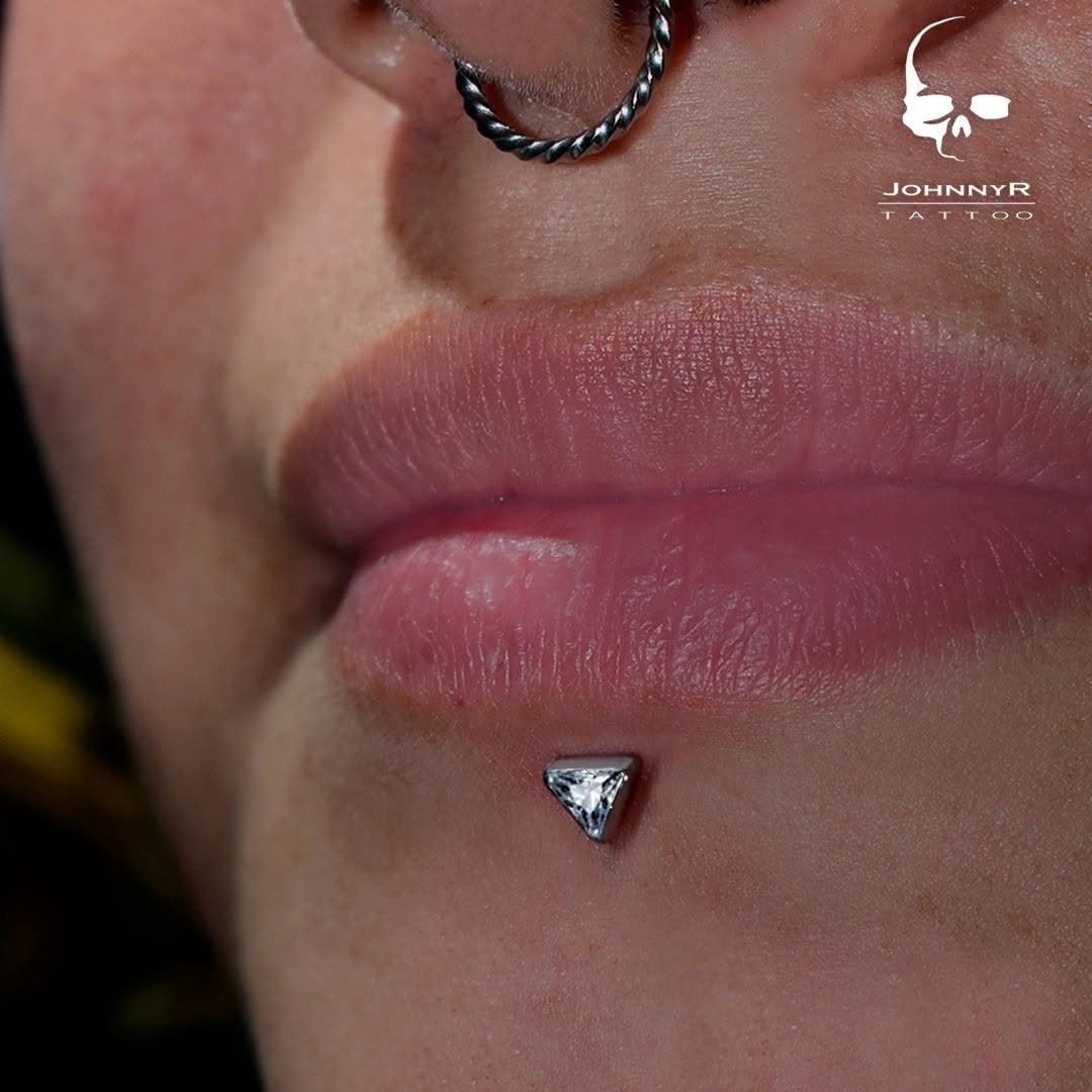 LABRET TRINGLE GEM - TITANIUM ASTM F136 - GRADO IMPLANTE
