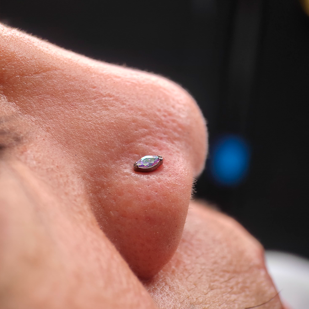 LABRET - OVAL GEM - ASTM F136 TITANIUM