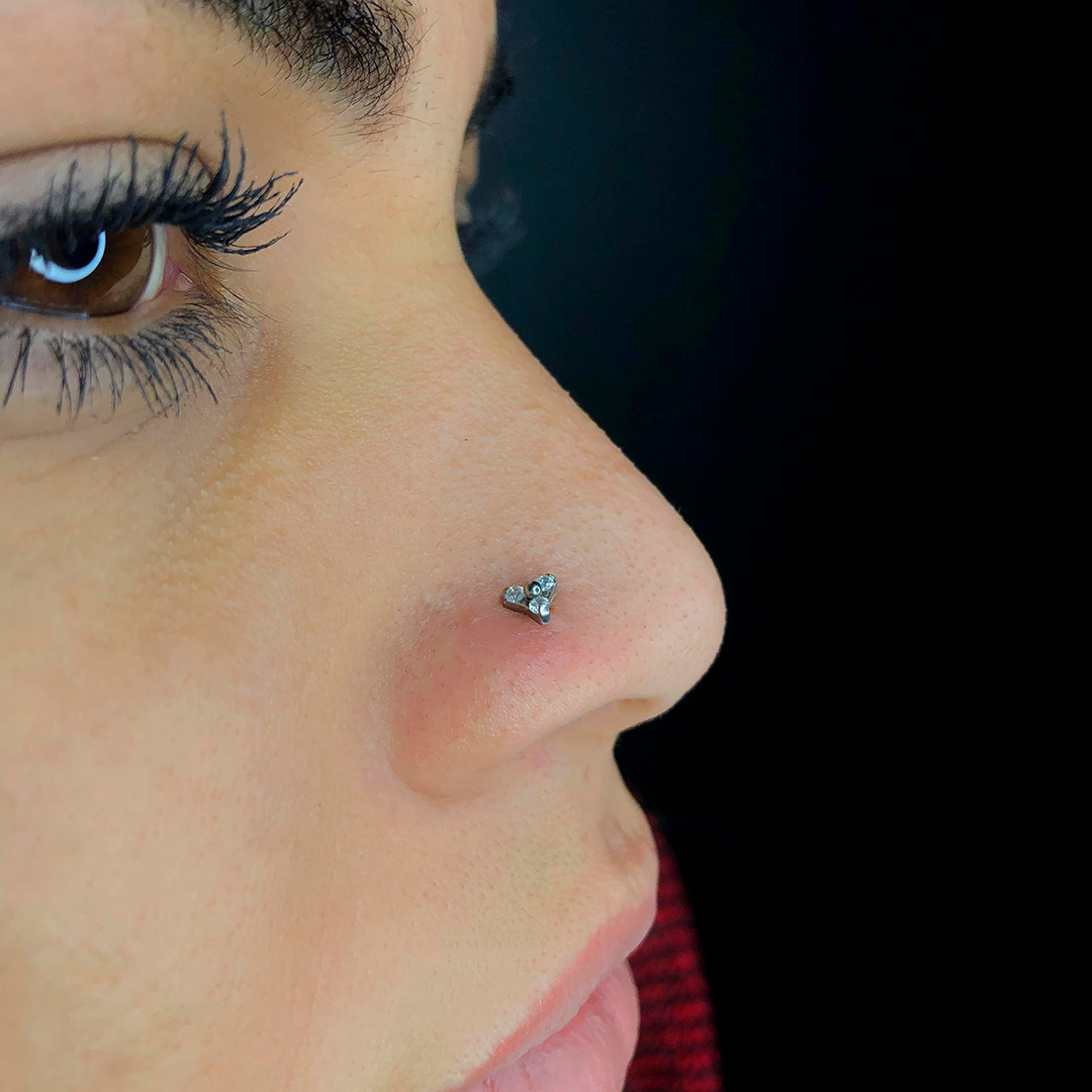 NOSTRIL PIERCING TRIPLE GEM - TITANIO ASTM F136